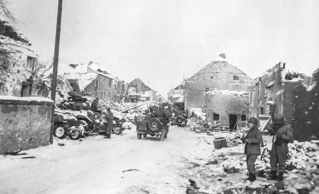 Американцы входят в Харлангу. Январь 1945 г. 