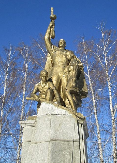с. Марковка Белопольского р-на. Памятник, установленный на братской могиле советских воинов.
