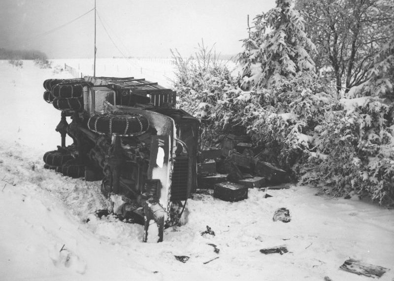 Свалившийся с дороги в Арденнах американский грузовик. Январь 1945 г.