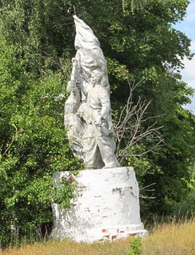 п. Ульяновка Белопольского р-на. Памятник советским воинам, установленный у трассы.