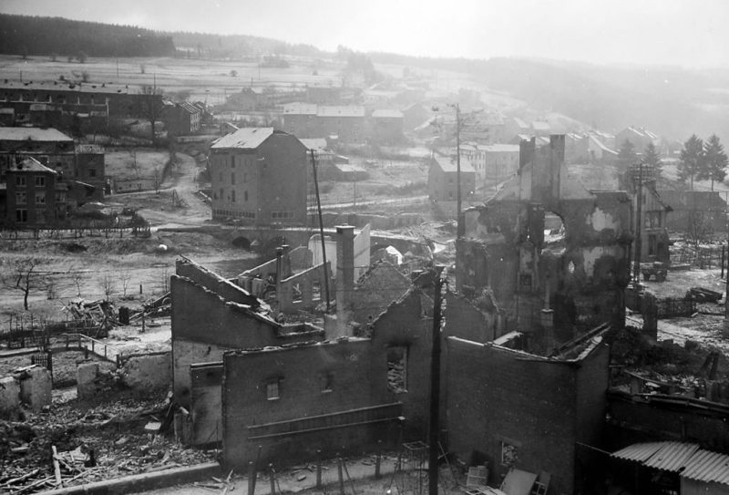 Разрушения в Ставло, Бельгия. Вид с линии фронта. Январь 1945 г.
