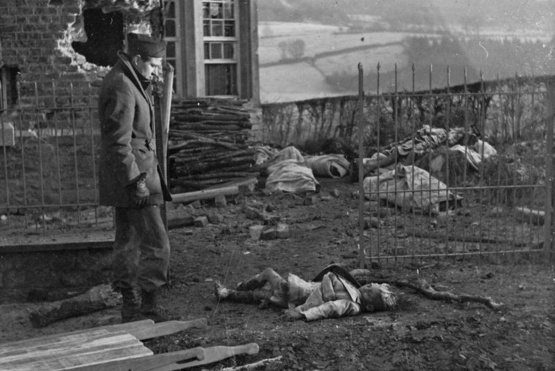 Погибшие мирные жители в Ставло, Бельгия. Январь 1945 г.