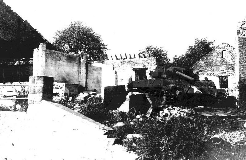 Ферма Мотте в Маренне после прохождения 116-й танковой дивизии. Январь 1945 г.