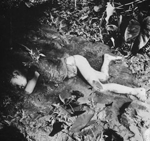 Филиппинские дети, убитые японскими солдатами при отступлении из Манилы. Февраль 1945 г.