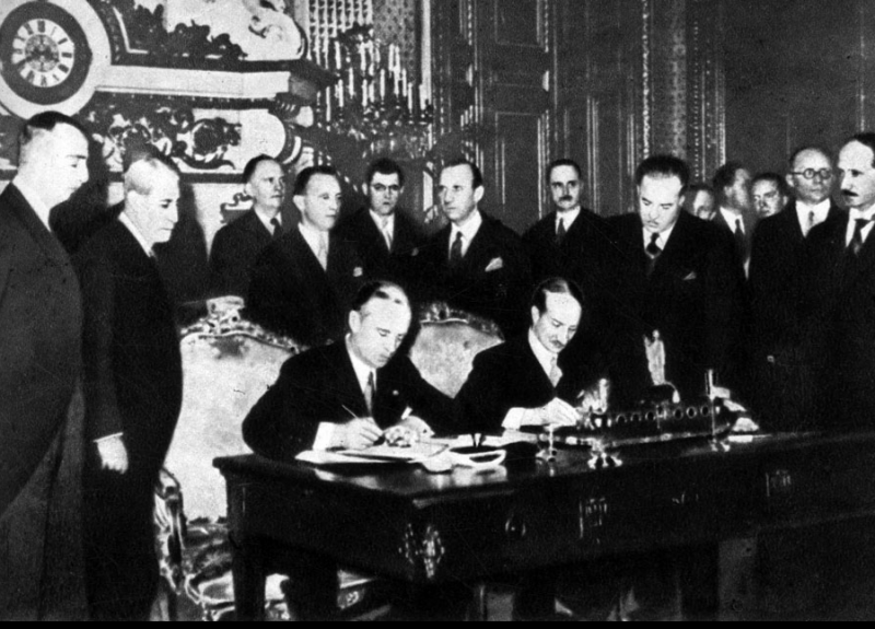 Церемония подписания договора.