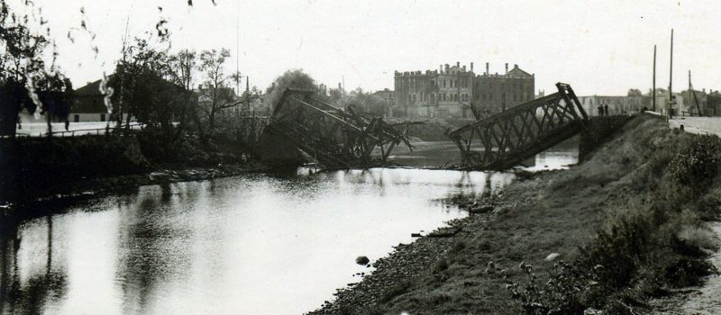 Взорванный мост при отступлении Красной Армии. 1941 г. 