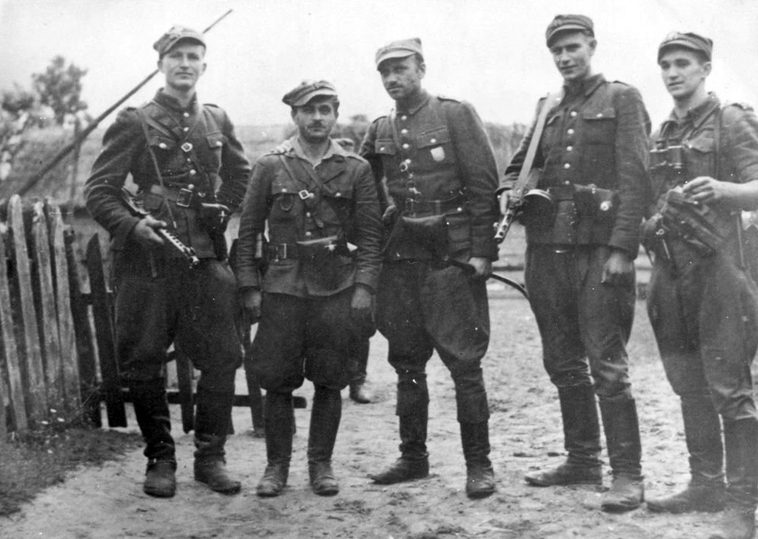 Бойцы 5-й Виленской бригады Армии Крайовой. 1945 г. 