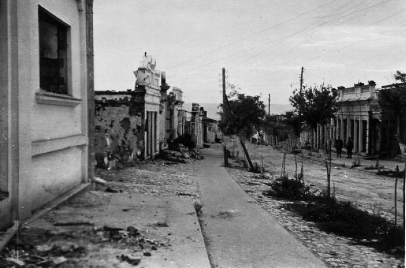 Городские улицы. Июль 1941 г.
