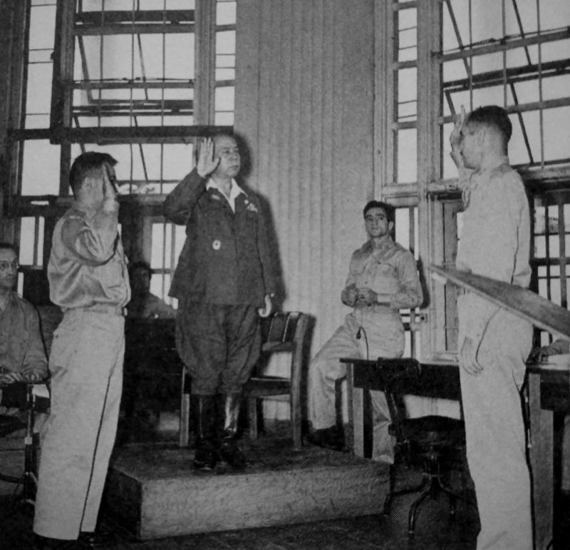 Японский генерал-лейтенант Томоюки Ямасита в зале суда в Маниле.