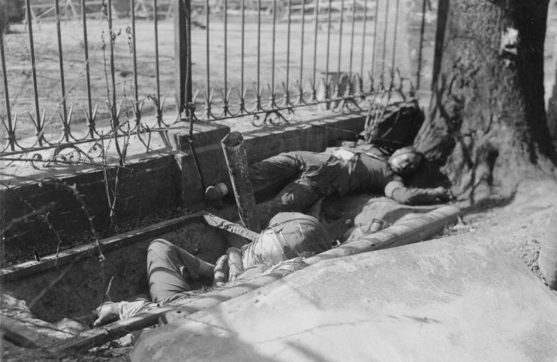 Тела филиппинских стариков, женщин и детей, убитых японскими солдатами. Февраль 1945 г. 