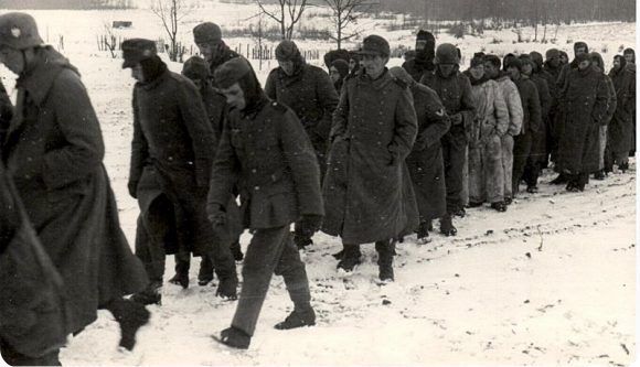 Пленные немцы, взятые под Великими Луками. Декабрь 1942 г.