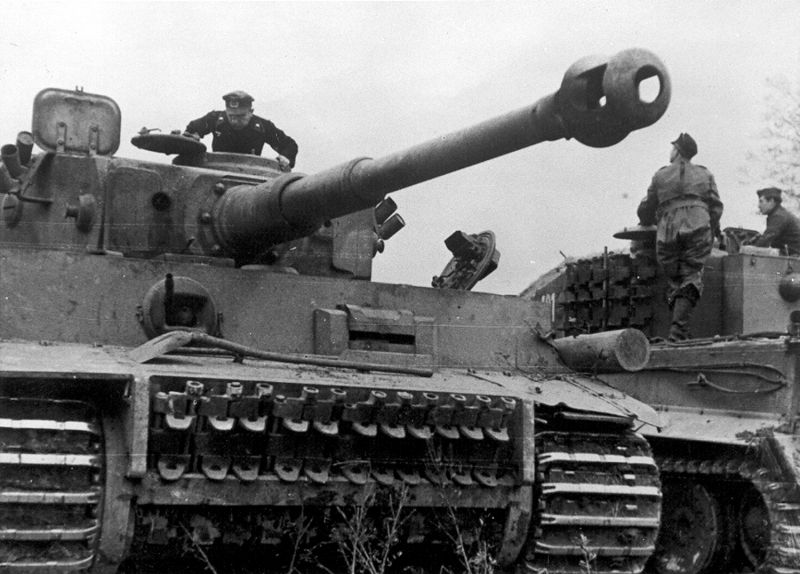 Немецкие танки «Тигр» 505-го тяжелого танкового батальона в районе города Великие Луки. 1943 г.