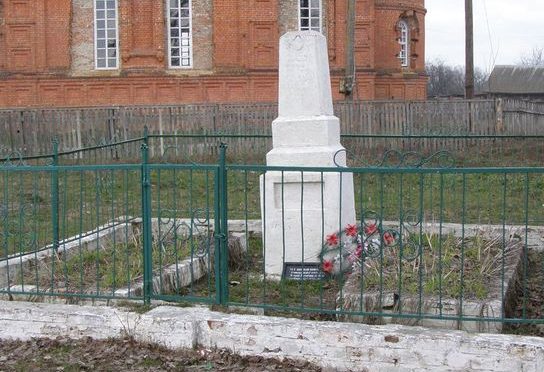 с. Красиловка Козелецкого р-на. Братская могила воинов, погибших при боях за село в 1918 и 1943 годах. 