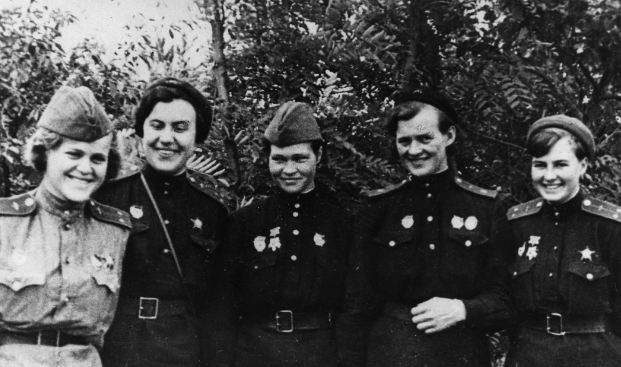 Е.Руднева, И Ракобольская, И.Себрова, Е Бершанская, Н. Меклин. 1943 г. 