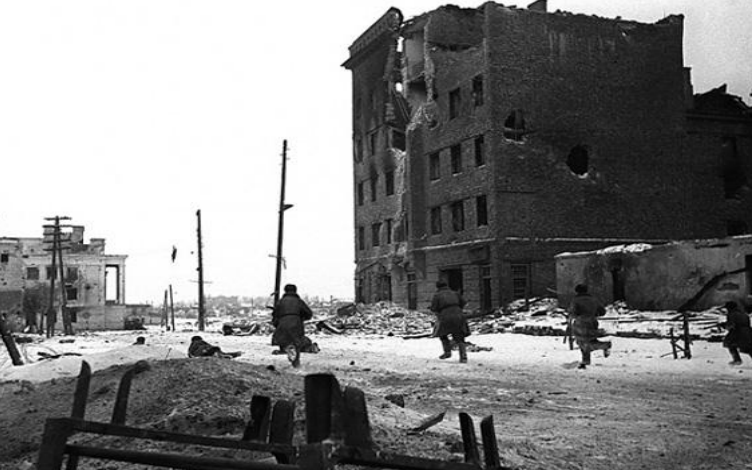 Уличный бой за город. Январь 1943 г. 