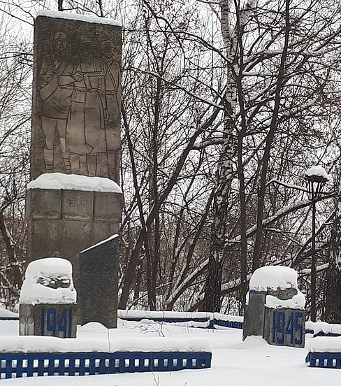 с. Большая Диброва Недригайловского р-на. Братская могила советских воинов на кладбище.