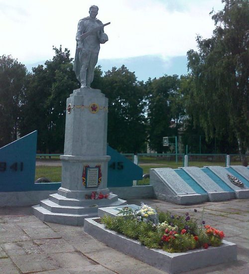 с. Вильшана Недригайловского р-на. Памятник, установленный на братской могиле советских воинов и памятник воинам-землякам.