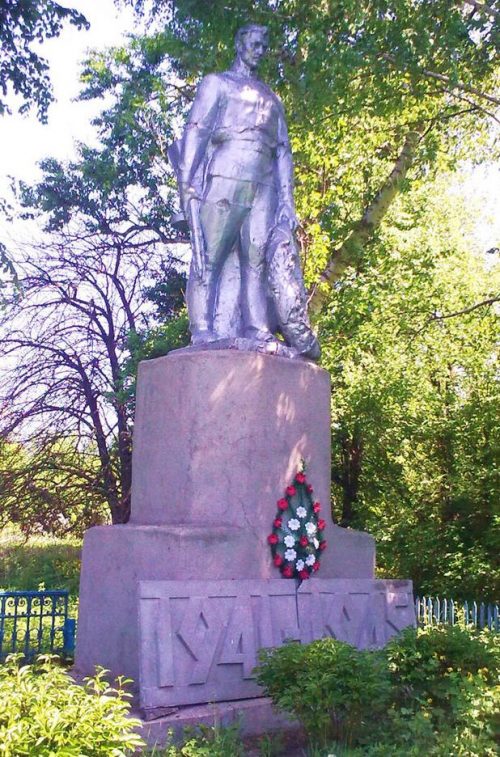 с. Городище Недригайловского р-на. Памятник, установленный на братской могиле советских воинов.