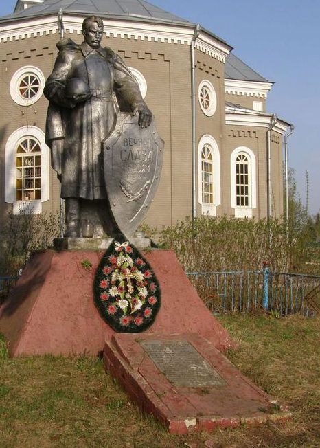 с. Тупичев Городнянского р-на. Памятник, установленный в 1959 году на братской могиле, в которой похоронено 25 воинов, погибших в боях за село.