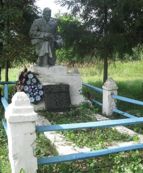 с. Надиновка Козелецкого р-на. Братская могила воинов, павших при освобождении села. 