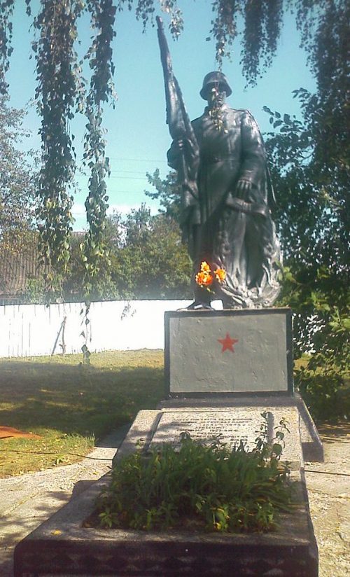 с. Константинов Недригайловского р-на. Братская могила советских воинов.