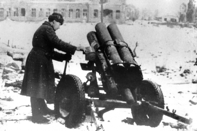Брошенные немецкие реактивные минометы. 1943 г. 