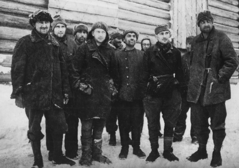 Немецкие солдаты, взятые в плен в районе Великих Лук. 1943 г. 