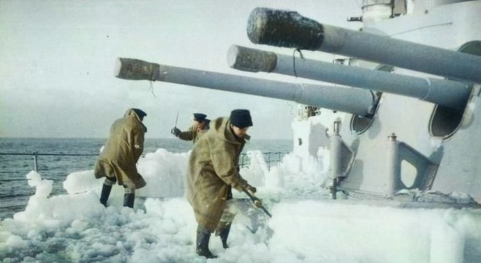 Обледеневшие корабли Арктического конвоя. 1943 г.