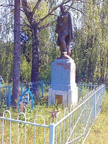 с. Воронцово Кролевецкого р-на. Памятник, установленный на братской могиле, в которой похоронен 31 воин, в т.ч. 27 неизвестных, павших при освобождении села.