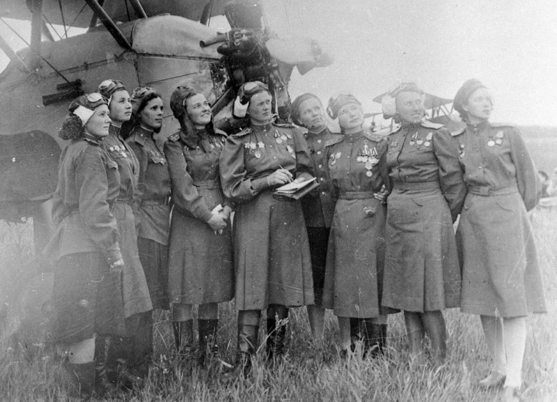 Военнослужащие 46-го авиаполка. 1944 г.