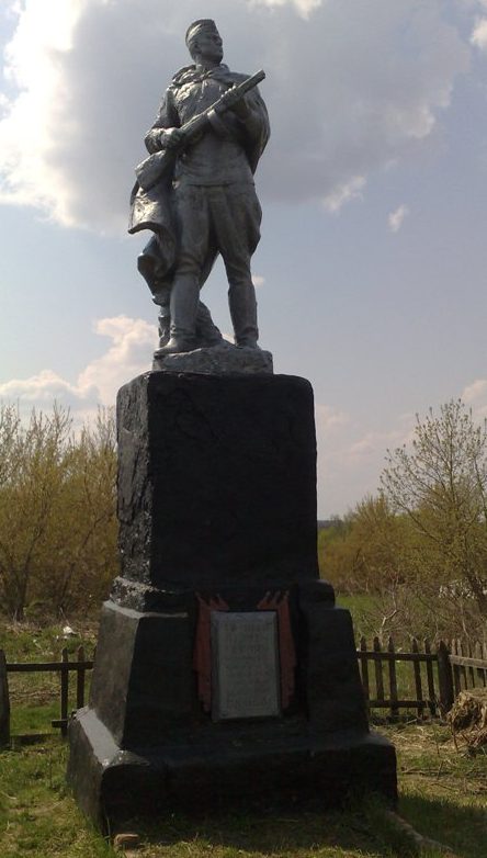 с. Весёлое Путивльского р-на. Памятник, установленный в 1958 году на братской могиле советских воинов и партизан. 