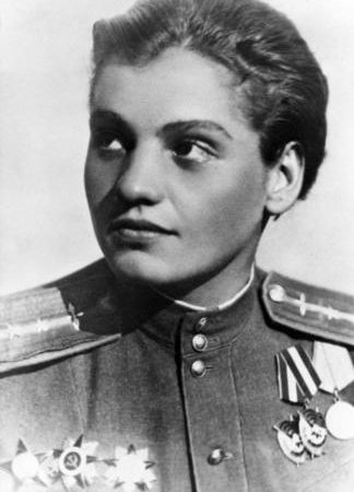 Летчица Марина Чечнева. 1944 г.