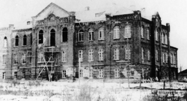 Здание бывшего духовного училища. 1943 г. 