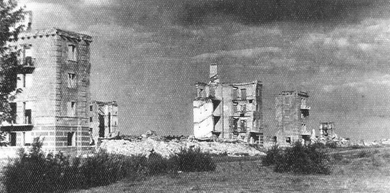 Руины города. Февраль 1944 г.
