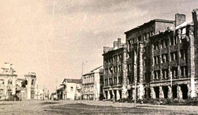 Разрушения в городе. 1943 г. 