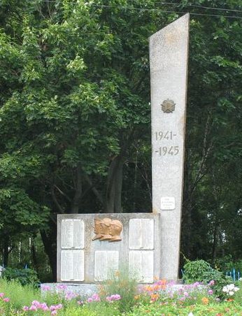 с. Высокое Борзнянского р-на. Памятный знак погибшим односельчанам. 
