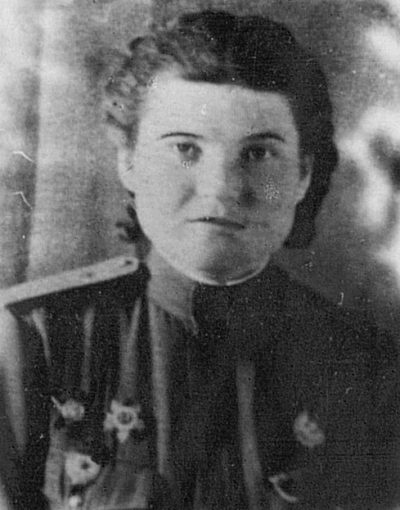 Вера Белик - гвардии лейтенант, Герой Советского Союза - штурман звена 46-го авиаполка. 1944 г.
