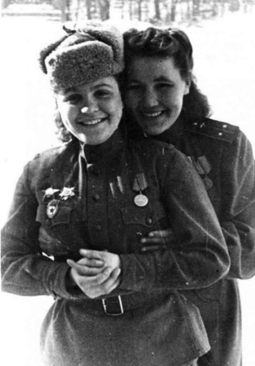 А.Дудина и С. Водяник. Восточная Пруссия. 1945 г.