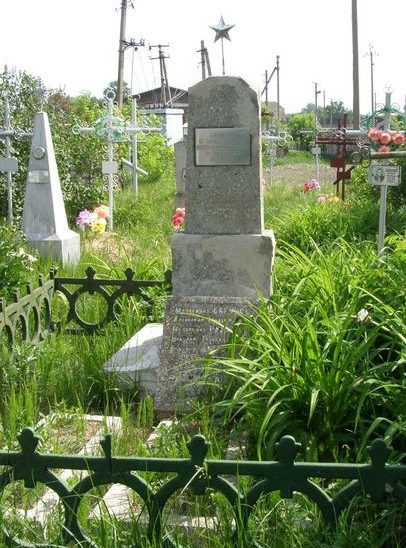 с. Кинашевка Борзнянского р-на. Братская могила воинов, погибших при освобождении села. 