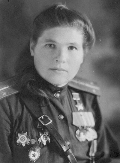 Герой Советского Союза Антонина Худякова - заместитель командира эскадрильи 46-го авиаполка. 1945 г.
