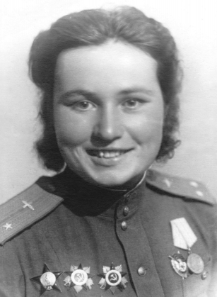 Александра Акимова - штурман 46-го авиаполка, впоследствии Герой Российской Федерации 1945 г. 