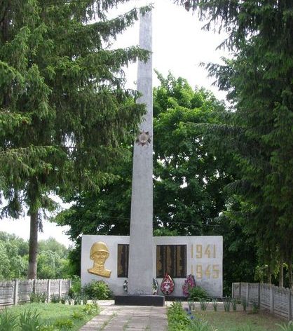 с. Малая Загоровка Борзнянского р-на. Памятный знак погибшим односельчанам, установленный в 1974 году.