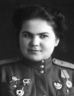 Герой Советского Союза Екатерина Рябова, штурман эскадрильи 46-го авиаполка. 1945 г. 