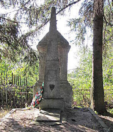 с. Дачное Корюковского р-на. Братские могилы советских воинов.