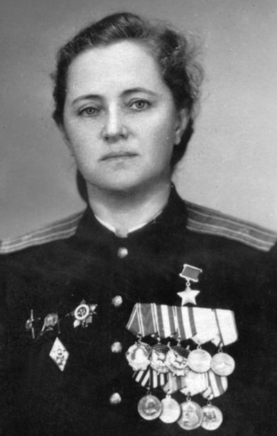 Евгения Жигуленко - командир звена 46-го авиаполка, Герой Советского Союза.1955 г.