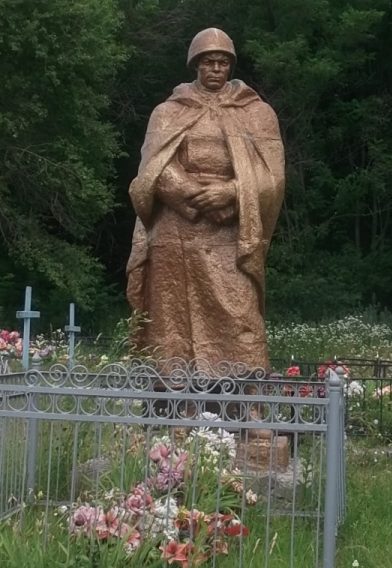 с. Могрица Сумского р-на. Братская могила советских воинов на сельском кладбище. 