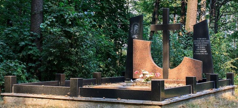 г. Корюковка. Братская могила 80 мирных жителей, расстрелянных фашистами в 1942 году.