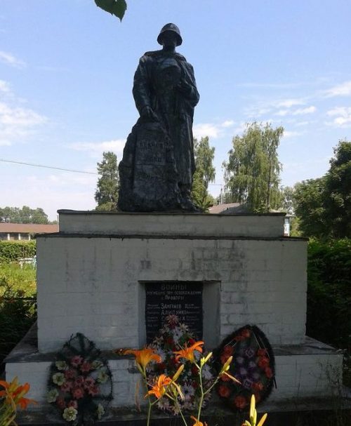 с. Прохоры Борзнянского р-на. Братская могила воинов, погибших при освобождении села.