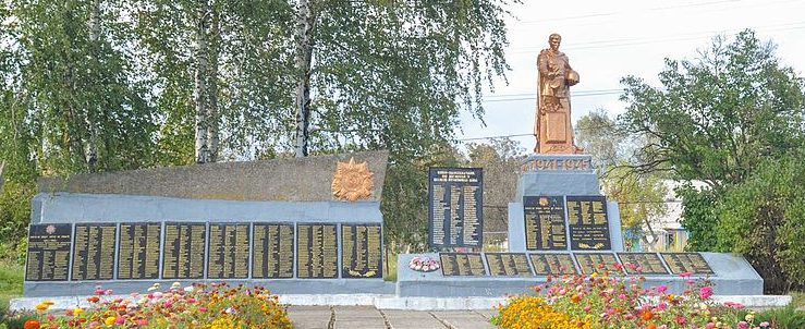 с. Токари Сумского р-на. Братская могила советских воинов и памятник воинам-землякам.