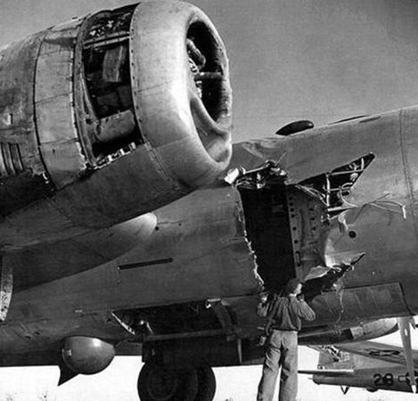 B-29 вернувшийся с боевого вылета. 1944 г. 